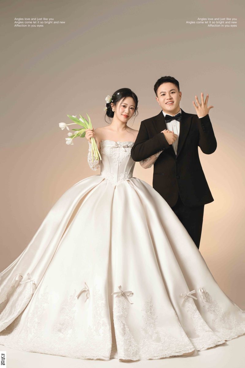 新鲜出炉:)邵建平先生李娜女士极简棚拍婚纱照、极简棚拍、韩松、行走的放大镜，现场细节，姿态指导的掌控者、婚纱照