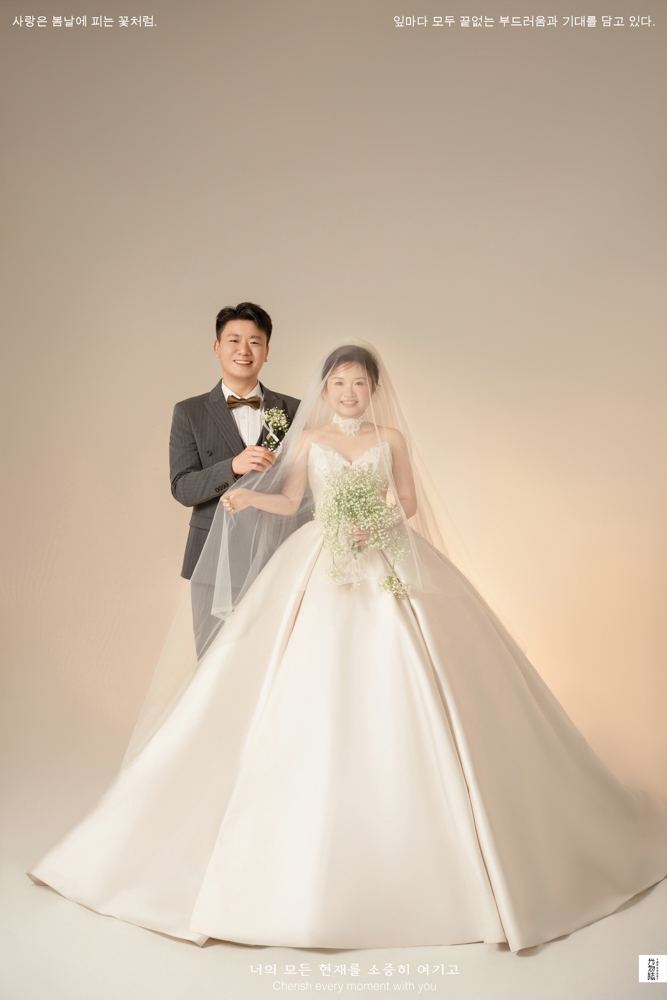 新鲜出炉:)周先生高女士极简棚拍婚纱照、极简棚拍、刘康、六边形战士，不止是沟通，拍摄想法，创造思维样样拿捏。、婚纱照