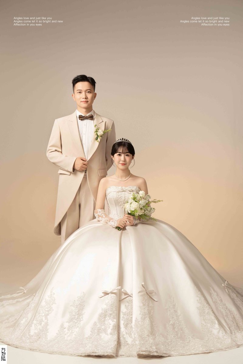 太太太太可了~~！王嘉琪先生庞可欣女士极简棚拍婚纱照、极简棚拍、韩松、行走的放大镜，现场细节，姿态指导的掌控者、婚纱照