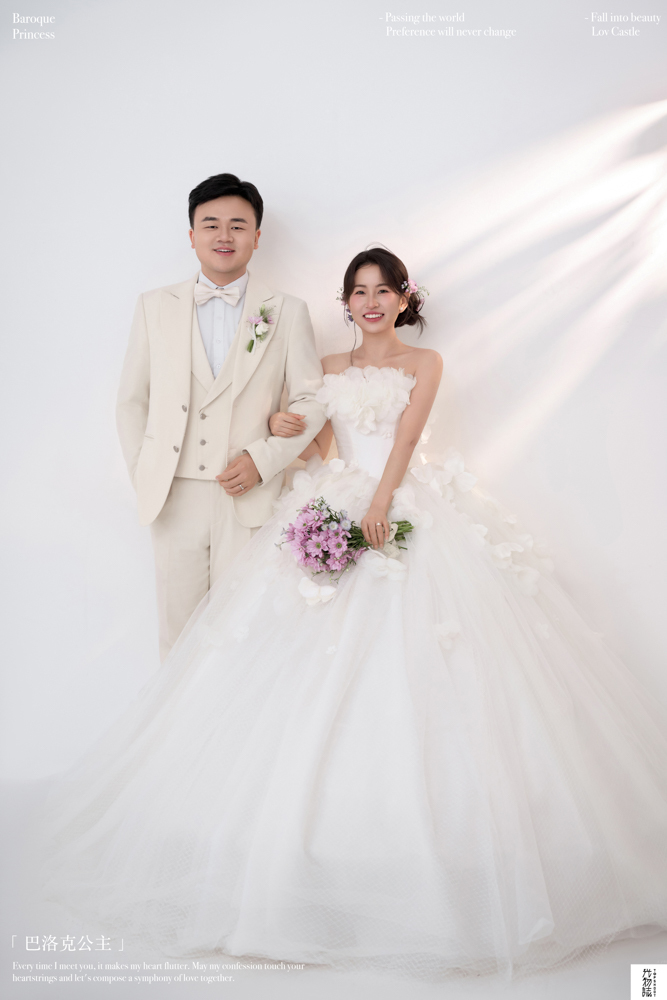 太太太太可了~~！杨先生刘女士极简棚拍婚纱照、极简棚拍、刘康、六边形战士，不止是沟通，拍摄想法，创造思维样样拿捏。、婚纱照