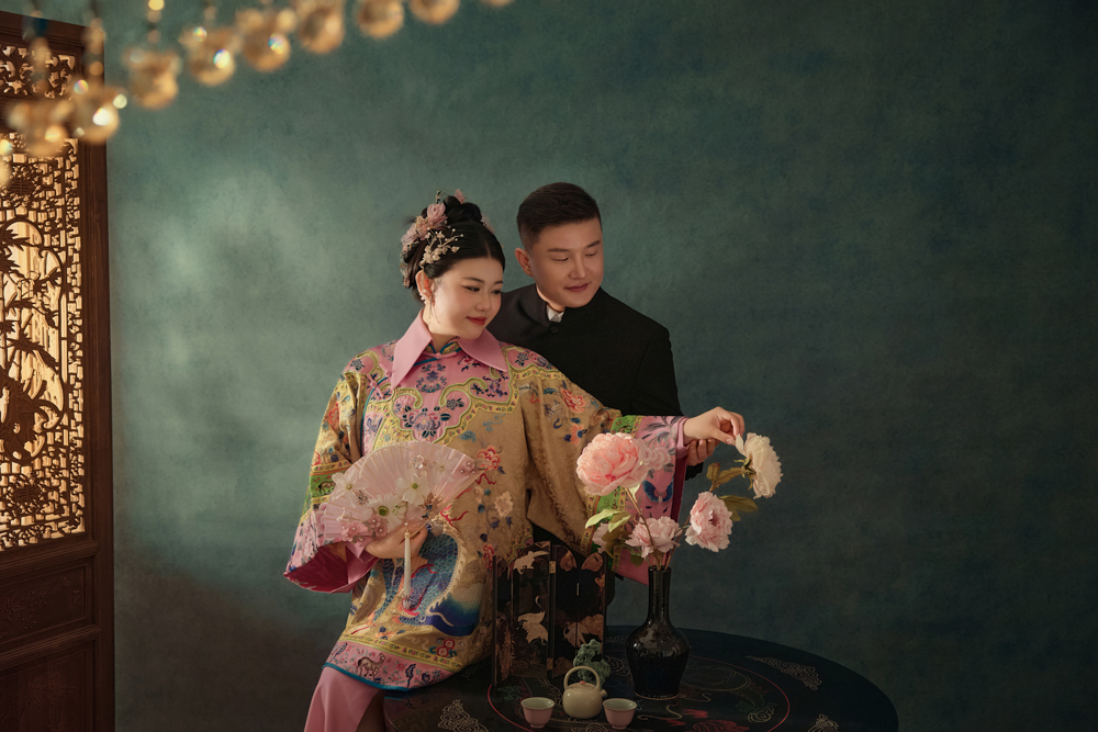 幸福感爆棚冯源先生谢嘉妮女士中式传承婚纱照、中式传承、木子、唠嗑型选手，构图多变、情绪拿捏，特写YYDS、婚纱照