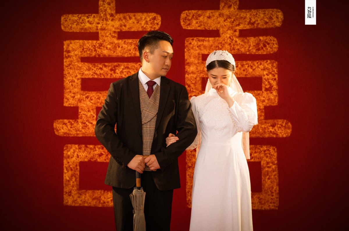 今日婚纱OOTD. 杨东润先生刘瑞女士复古文艺婚纱照、极简棚拍、、、婚纱照