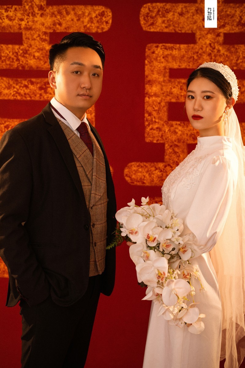 今日婚纱OOTD. 杨东润先生刘瑞女士复古文艺婚纱照、极简棚拍、、、婚纱照