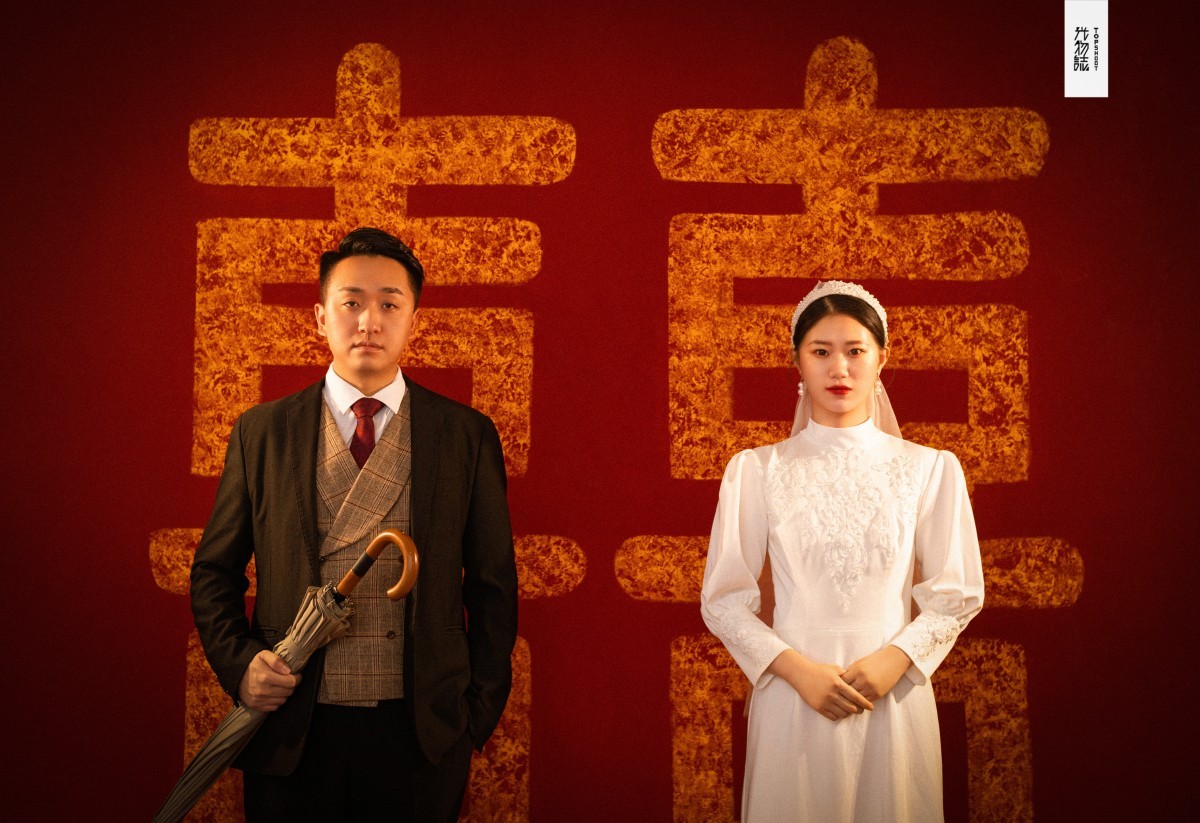 今日婚纱OOTD. 杨东润先生刘瑞女士复古文艺婚纱照、极简棚拍、、、婚纱照