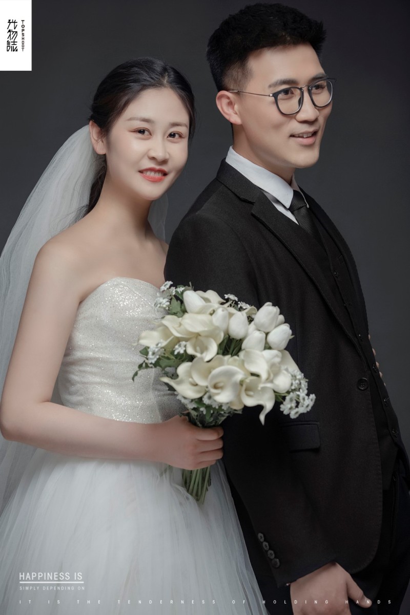 极致情绪！苏小辉先生韩荣小姐纯色简约风婚纱照、极简棚拍、、、婚纱照