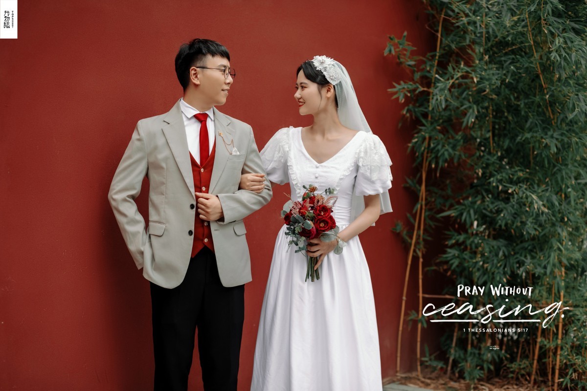 爱了~爱了~ 周星先生赵艳女士复古文艺婚纱照、极简棚拍、、、婚纱照