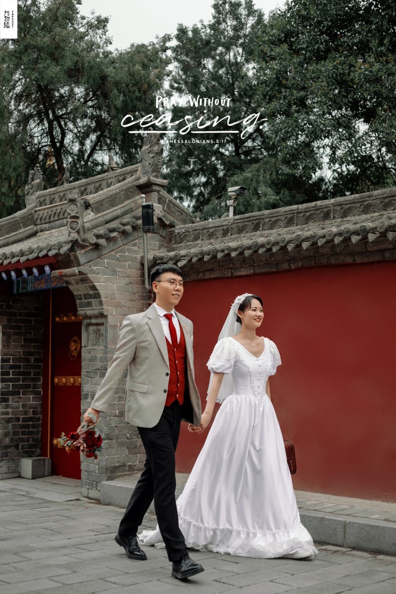 爱了~爱了~ 周星先生赵艳女士复古文艺婚纱照、极简棚拍、、、婚纱照