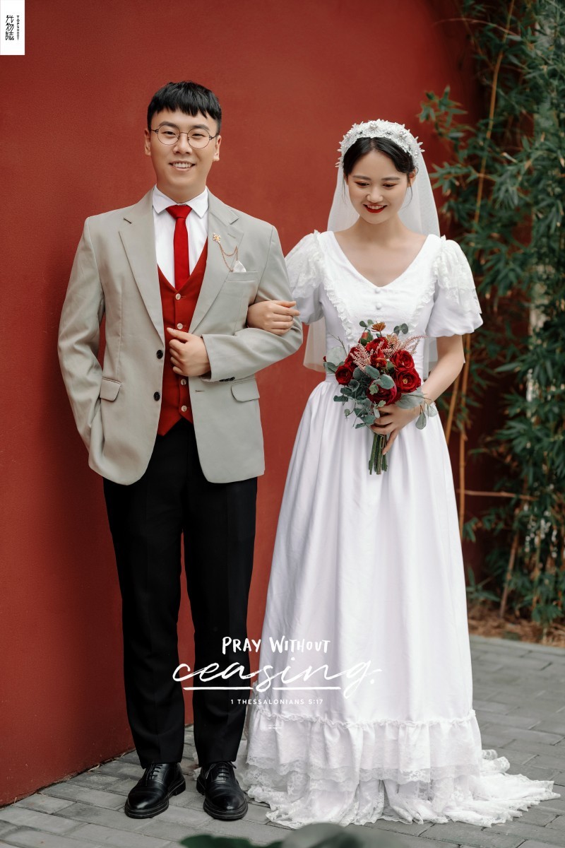 爱了~爱了~ 周星先生赵艳女士复古文艺婚纱照、极简棚拍、、、婚纱照