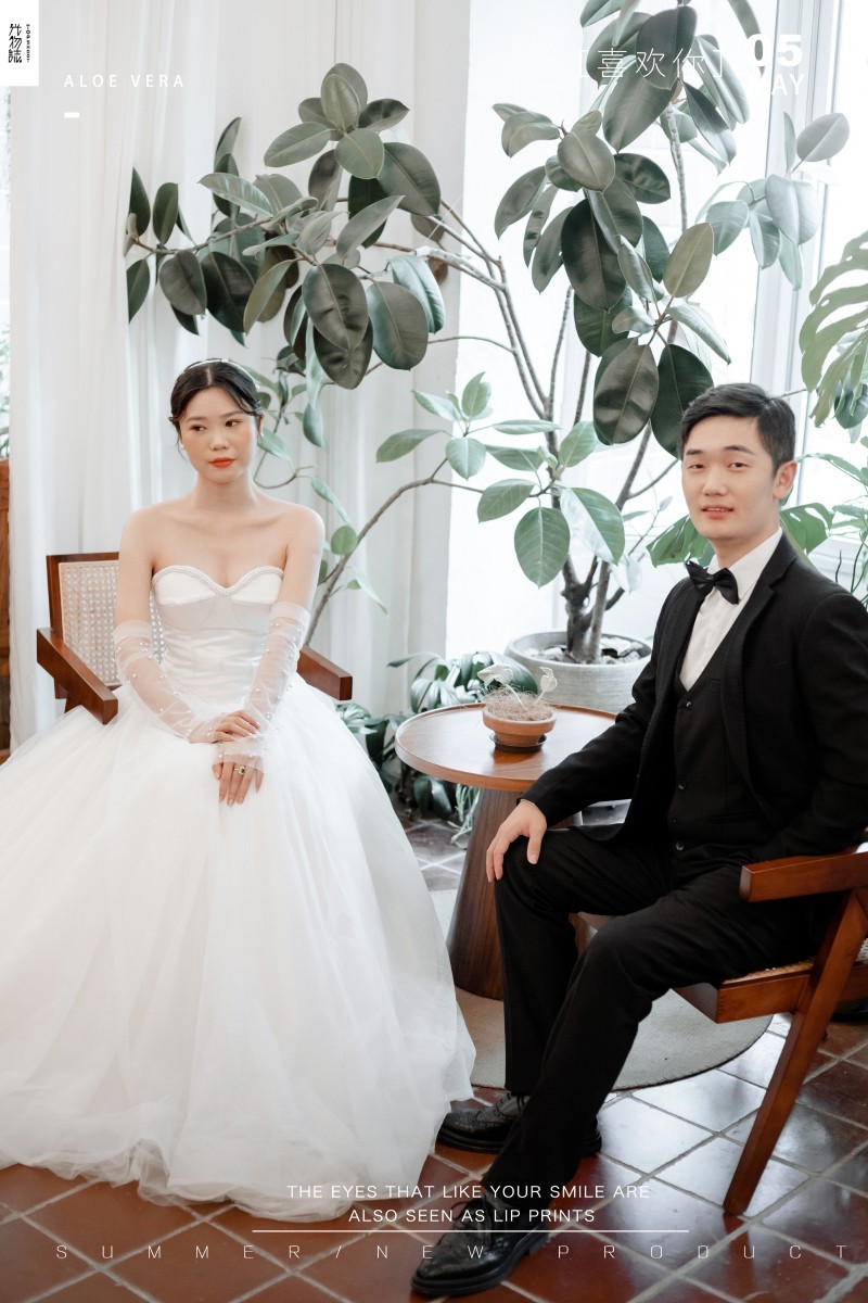 美到心里~尚丙伦先生 付雨婷女士简约高级感婚纱照、极简棚拍、、、婚纱照