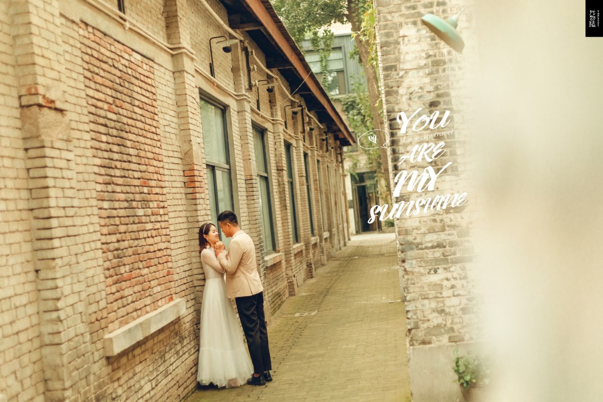 简单爱爱爱❤️张浩先生  吴陈阳 女士又年轻，又有爱婚纱照、极简棚拍、、、婚纱照