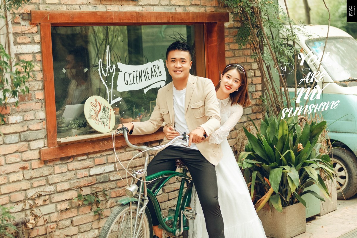 简单爱爱爱❤️张浩先生  吴陈阳 女士又年轻，又有爱婚纱照、极简棚拍、、、婚纱照