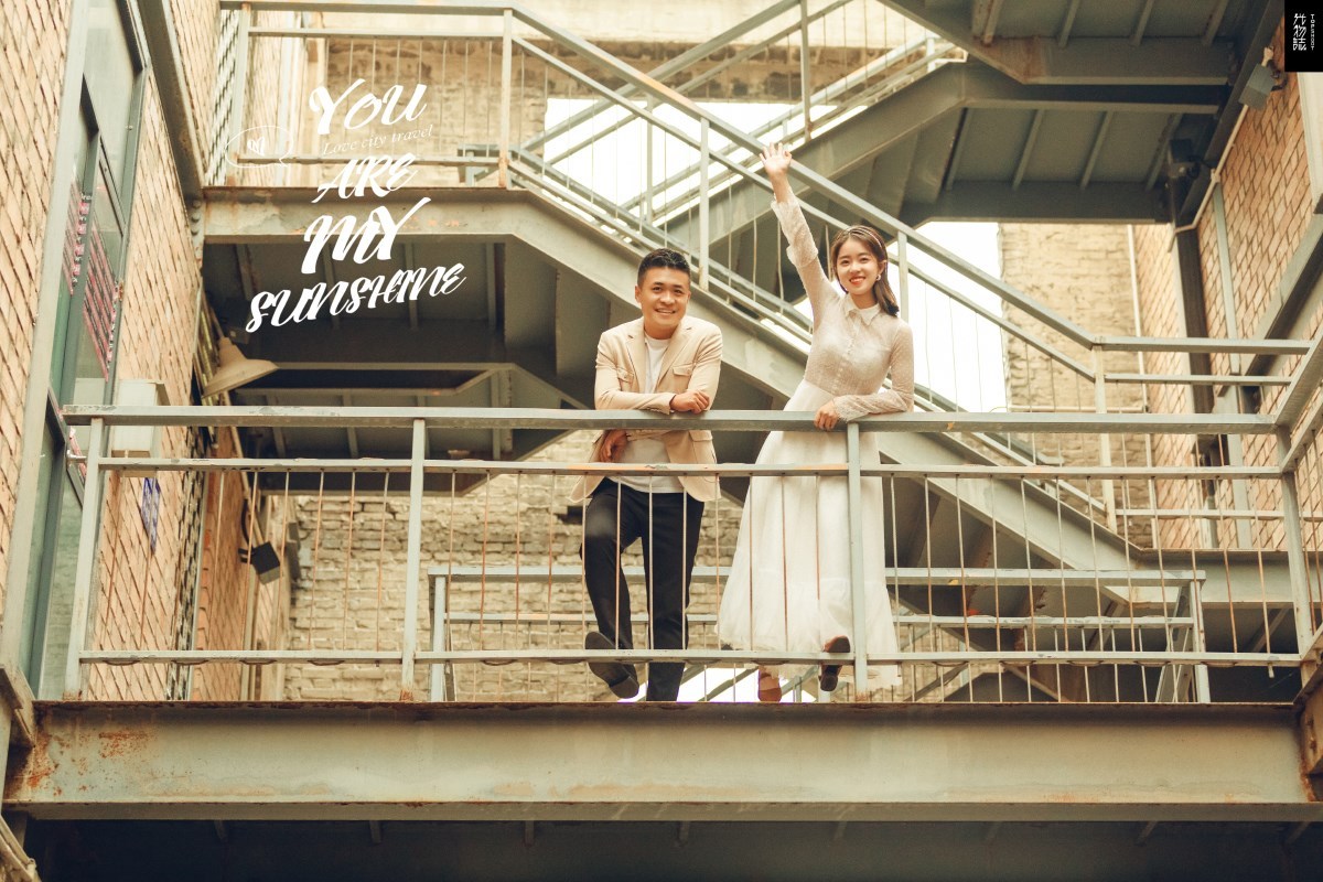 简单爱爱爱❤️张浩先生  吴陈阳 女士又年轻，又有爱婚纱照、极简棚拍、、、婚纱照