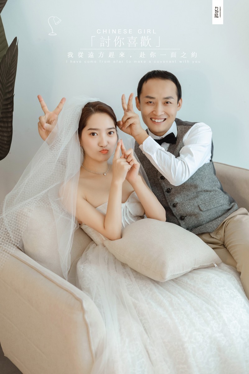 简单爱爱爱❤️李鑫先生 车蕾女士又年轻，又有爱婚纱照、极简棚拍、、、婚纱照