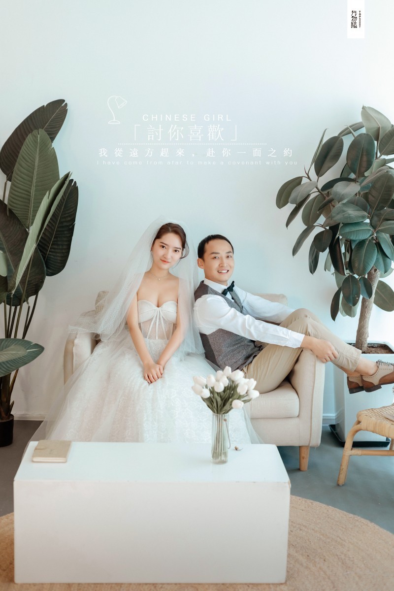 简单爱爱爱❤️李鑫先生 车蕾女士又年轻，又有爱婚纱照、极简棚拍、、、婚纱照