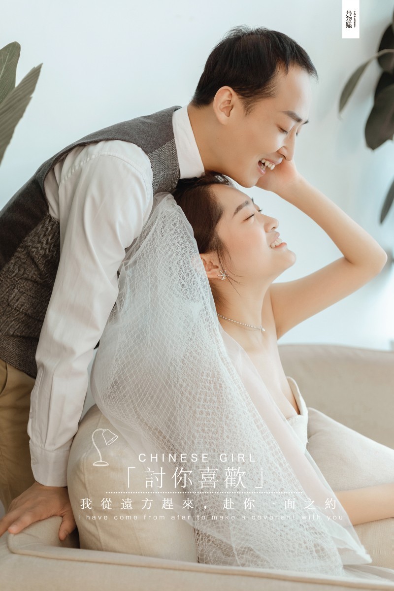 简单爱爱爱❤️李鑫先生 车蕾女士又年轻，又有爱婚纱照、极简棚拍、、、婚纱照