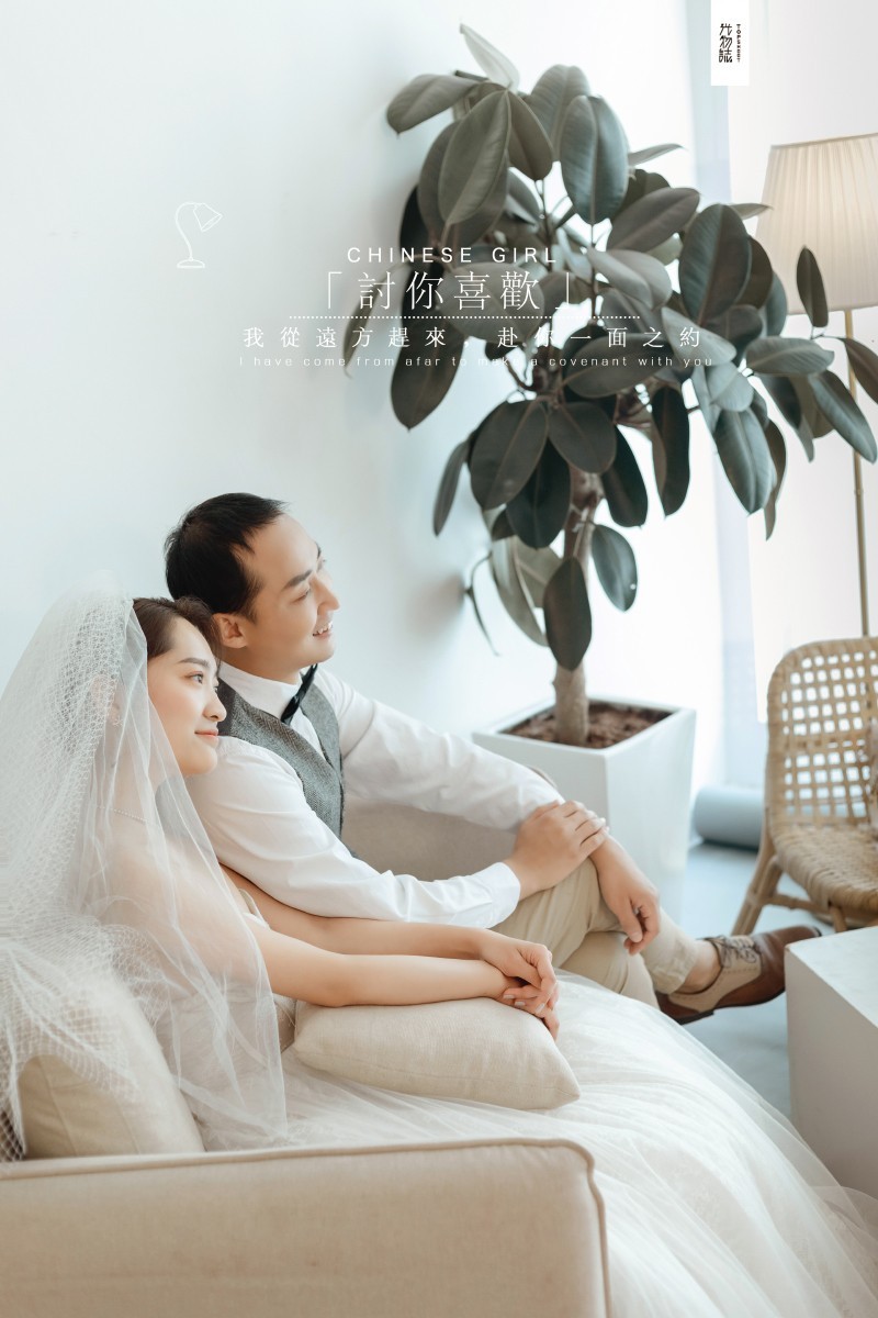 简单爱爱爱❤️李鑫先生 车蕾女士又年轻，又有爱婚纱照、极简棚拍、、、婚纱照