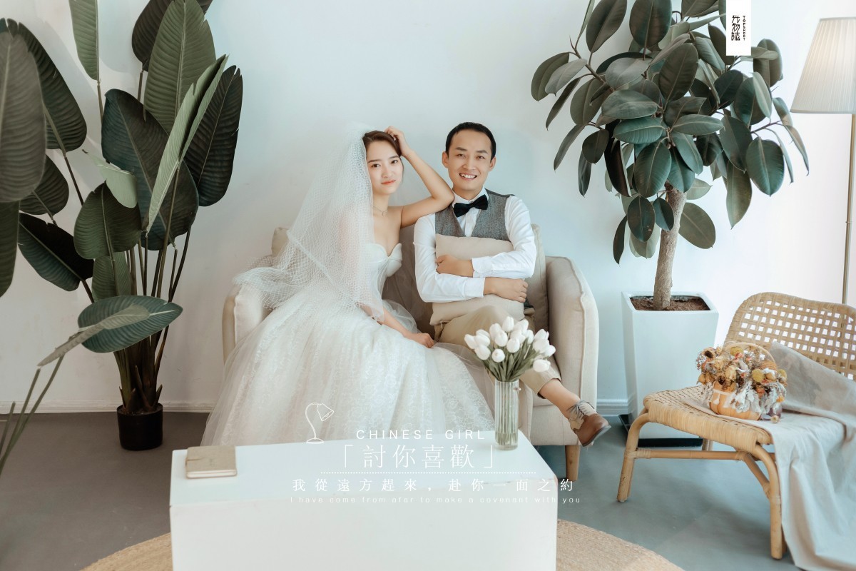 简单爱爱爱❤️李鑫先生 车蕾女士又年轻，又有爱婚纱照、极简棚拍、、、婚纱照