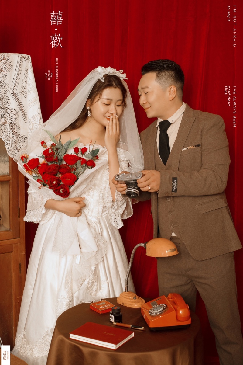 新鲜出炉:)张涵先生董文娜女士复古民国风婚纱照、氛围森系、、、婚纱照