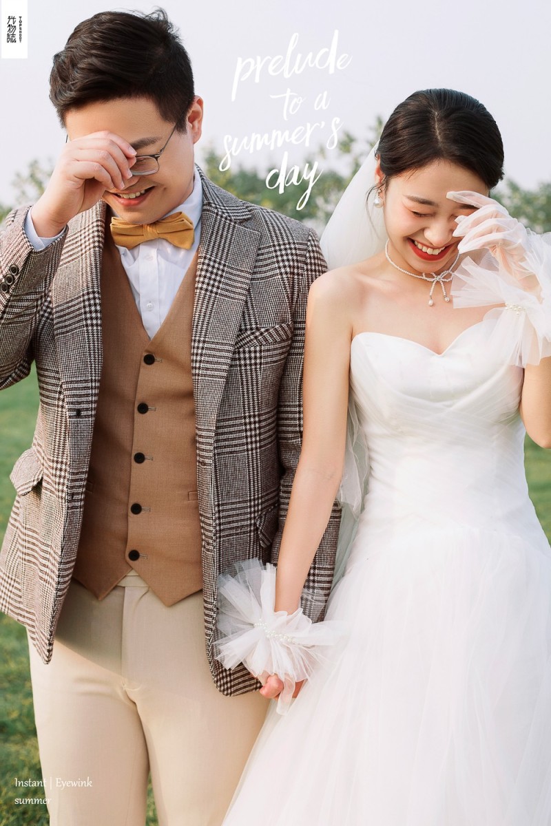 今日婚纱OOTD.汪先生范女士又年轻，又有爱婚纱照、极简棚拍、、、婚纱照