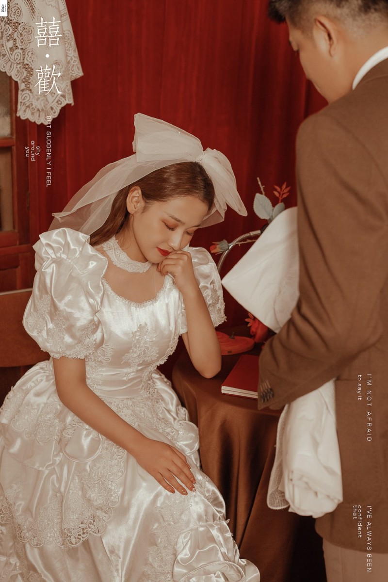 撒狗粮啦~张先生高女士复古文艺婚纱照、极简棚拍、、、婚纱照