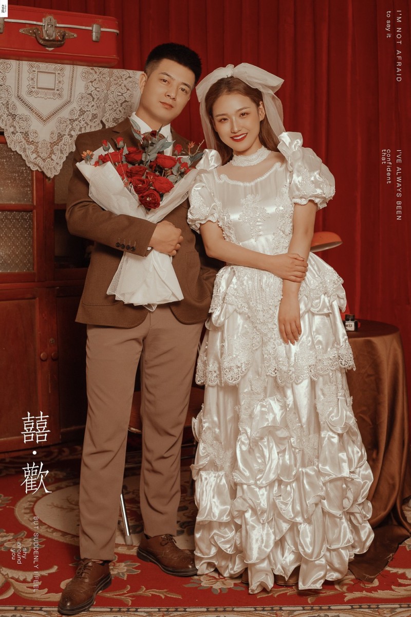 撒狗粮啦~张先生高女士复古文艺婚纱照、极简棚拍、、、婚纱照