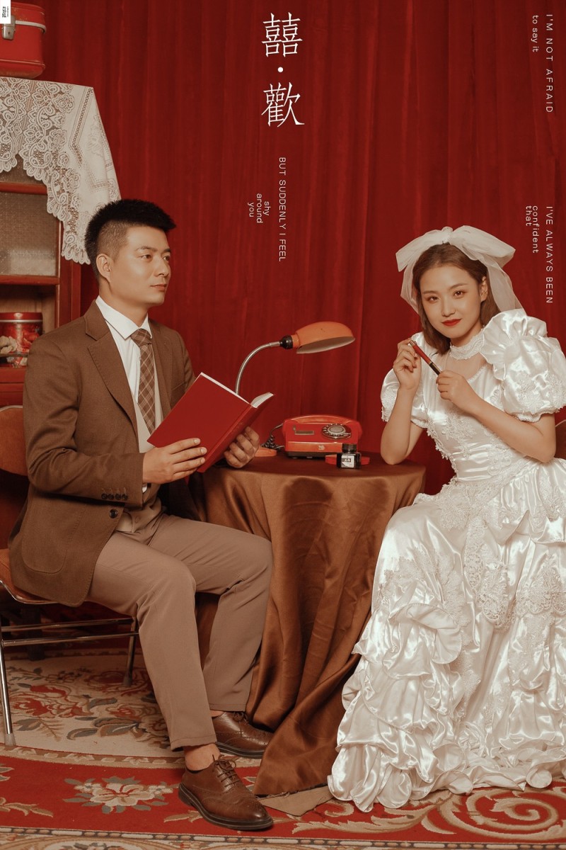 撒狗粮啦~张先生高女士复古文艺婚纱照、极简棚拍、、、婚纱照